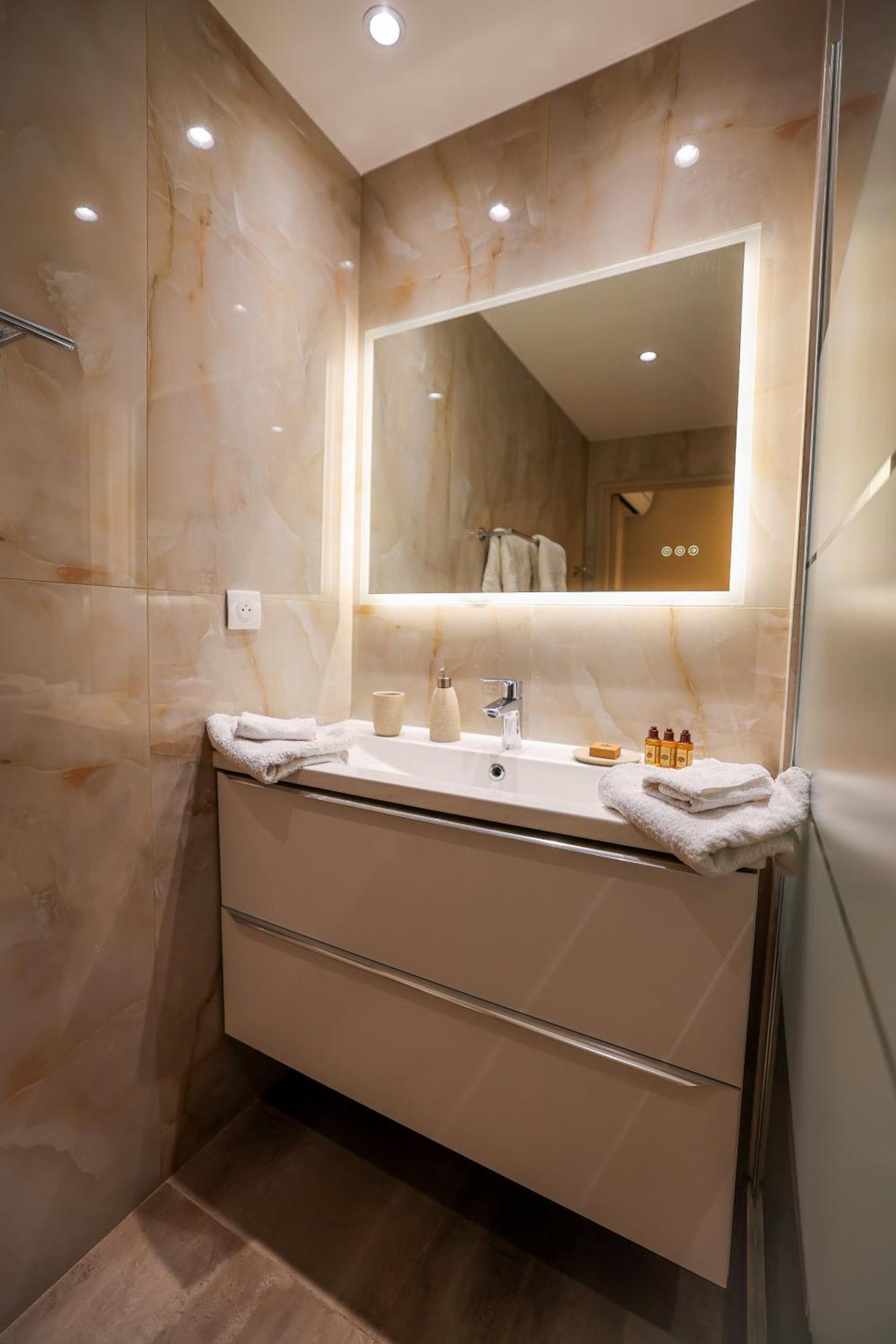 Azurappart Brilliant 2room, Massena * Nizza
