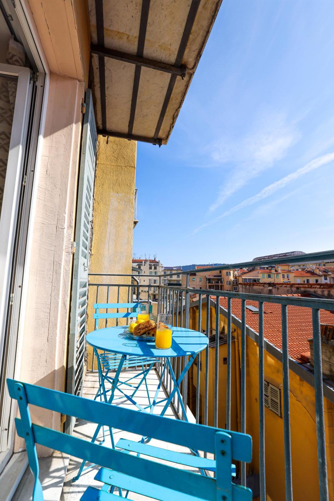 Azurappart Brilliant 2room, Massena Apartment *